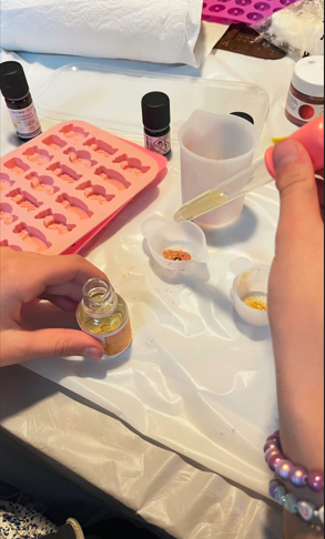 Anniversaire "Cupcake de bains en savons" à domicile - 8/14 ans - Paris et IDF