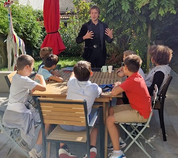 Anniversaire tour de magie / mentalisme à la maison à Domicile - 5/16 ans - Paris et IDF