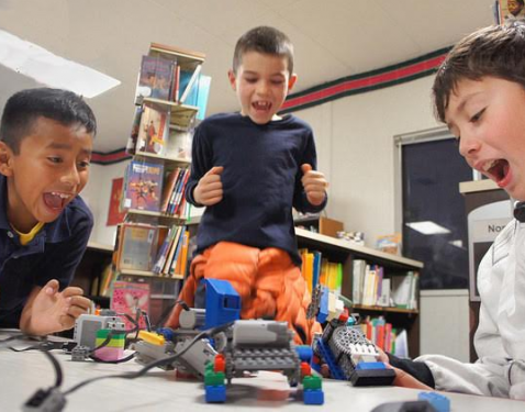 Atelier LEGO® 6/11ans - 4j - Rezé 44