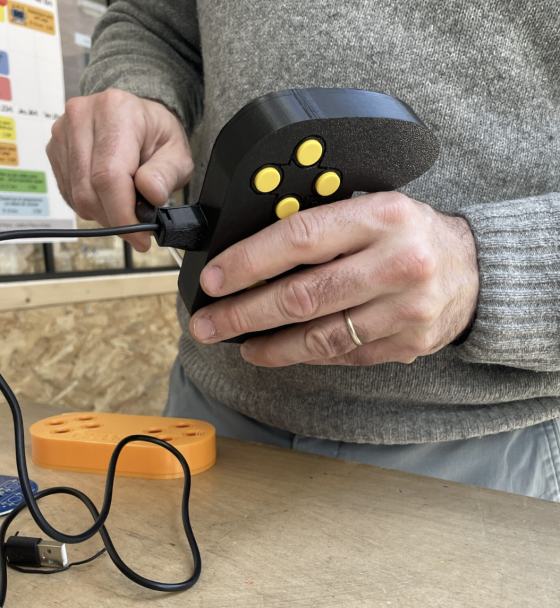Crée une manette et un jeu vidéo en Scratch! - 9/14ans - Paris 13è