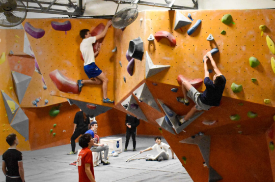 Mur d’escalade - 7/14 ans - 5×1/2j - Courbevoie 92